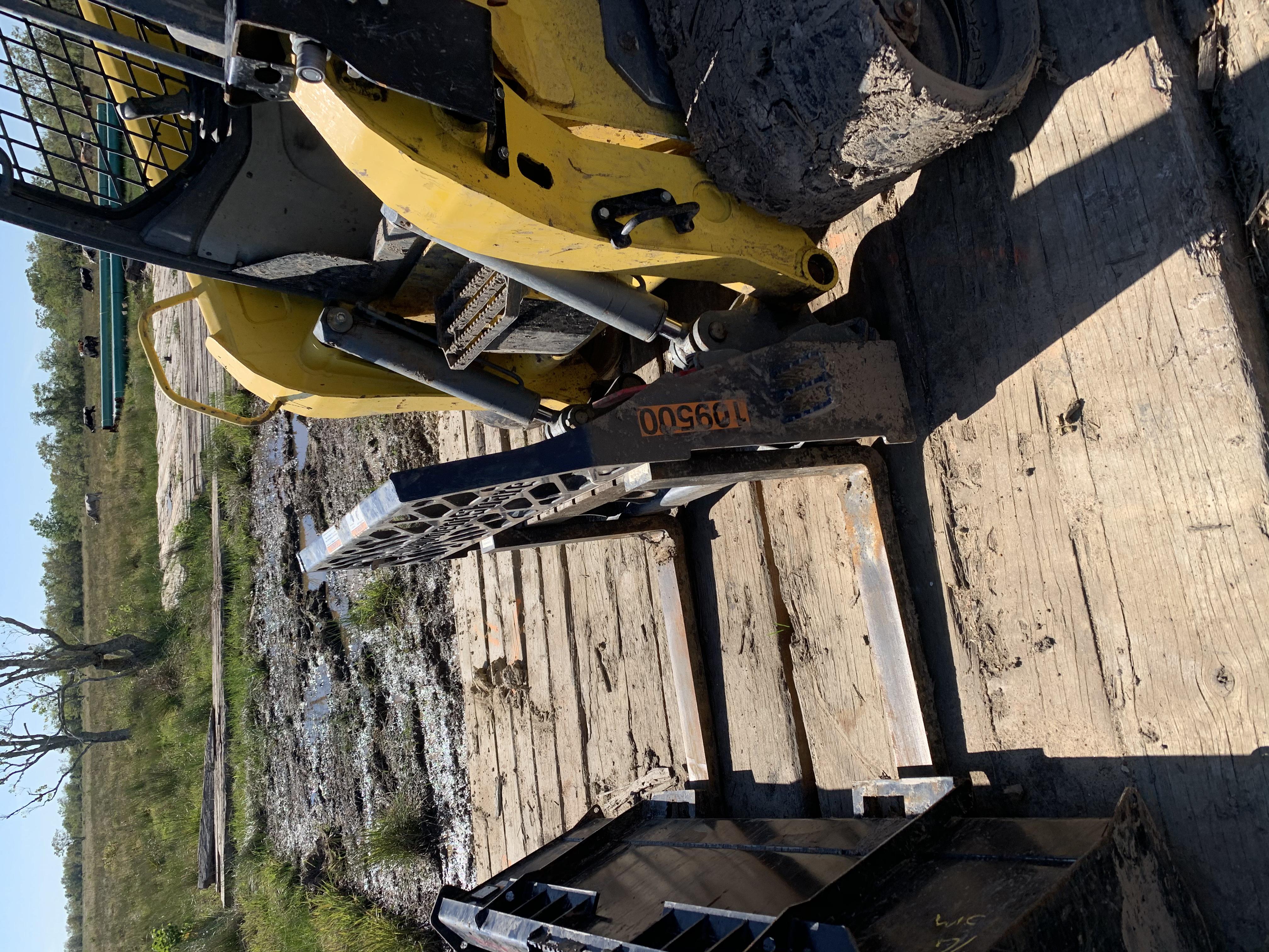 2020 EMKAY 48" Pallet Forks - Emkay