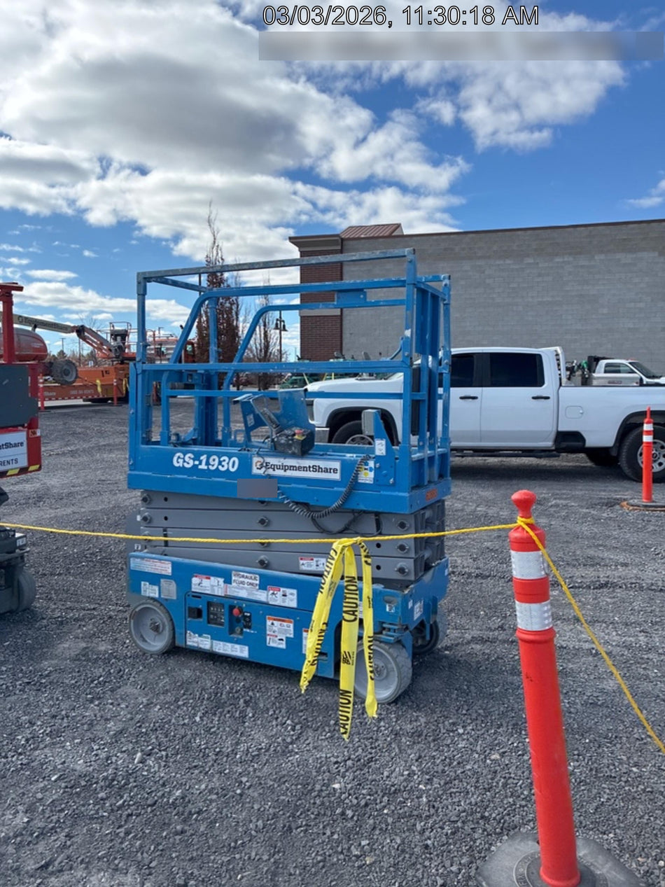 2020 Genie GS-1930 Solid Non Marking Tires, Beacon, Folding rails with half height swing gate
