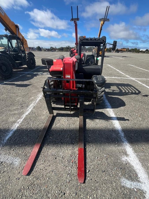 2020 Manitou MTA5519 Canopy, Solid Tires, Work Lights, Beacon, Aux Hydraulics, Back up Alarm, Mirrors, ES Keypad