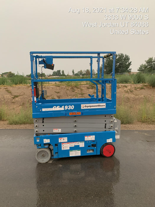 2020 Genie GS-1930 Solid Non Marking Tires, Beacon, Folding rails with half height swing gate, 800W Inverter