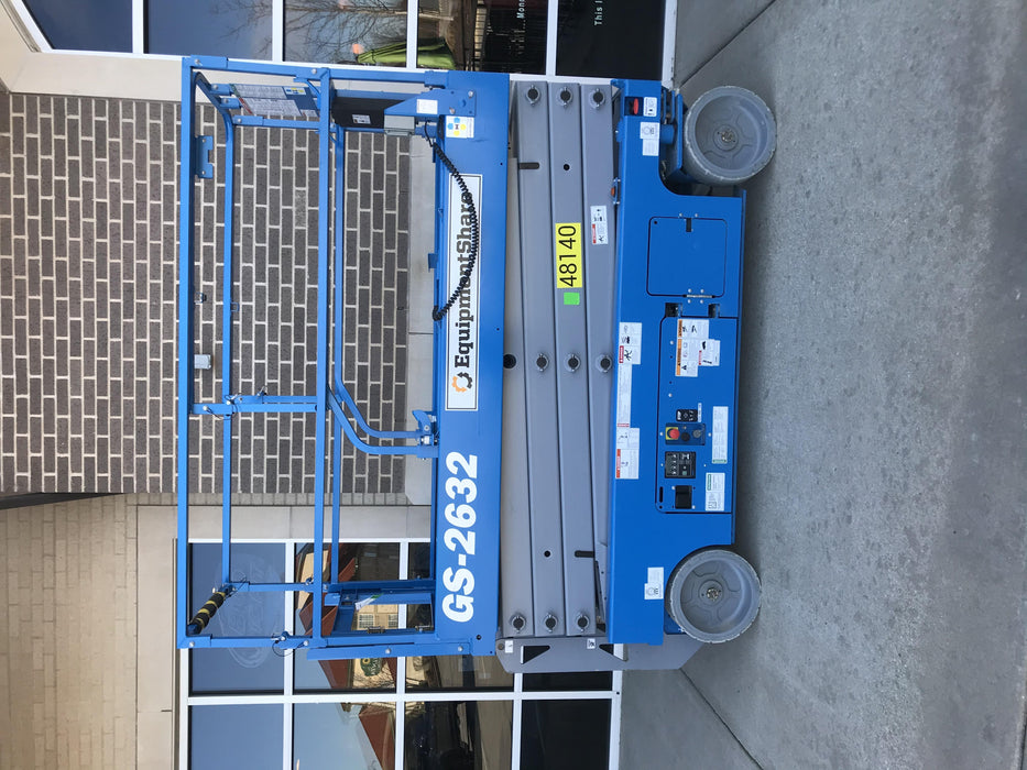 2019 Genie GS-2632 Folding rails with half height swing gate