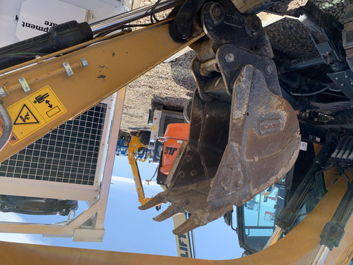 2020 DOOSAN 24" Bucket-Doosan