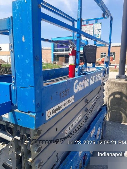 2016 Genie GS-3232 32' Narrow Scissor Lift