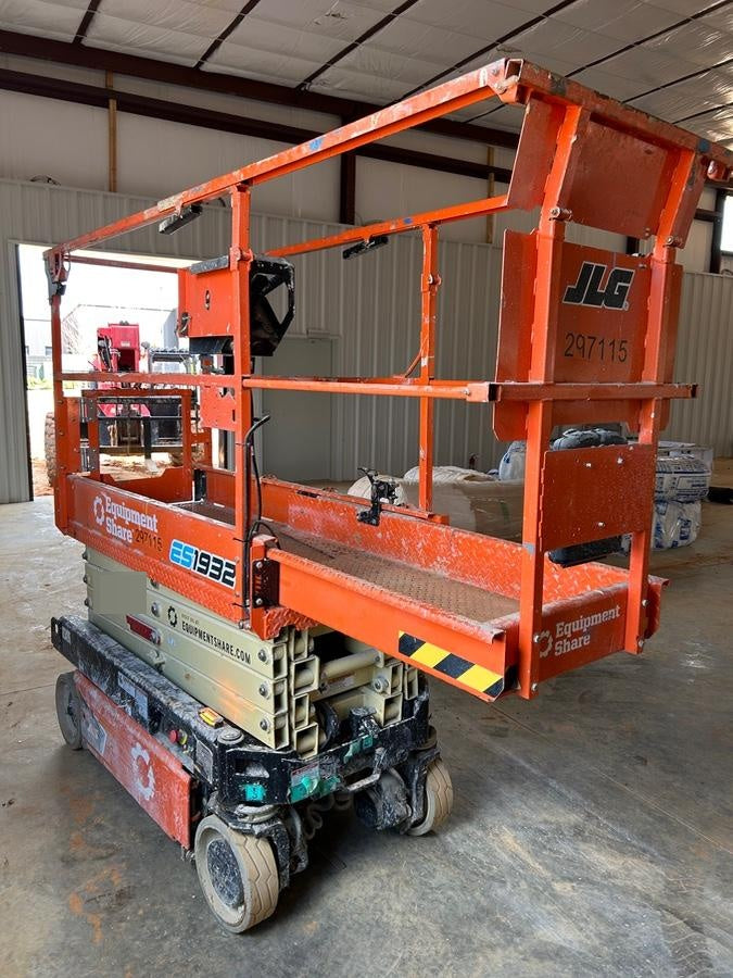 2023 JLG ES1932