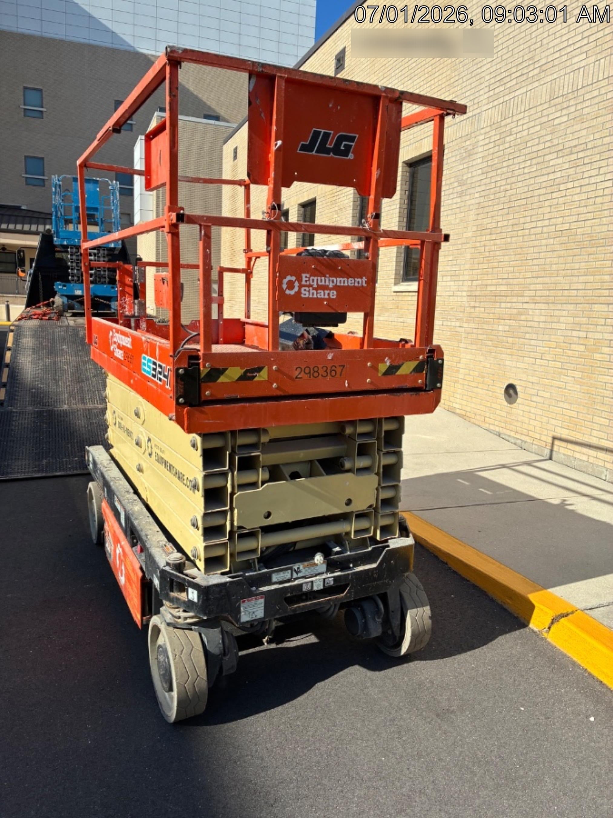 2023 JLG ES3246