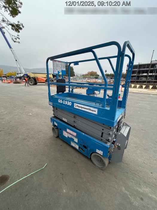 2020 Genie GS-1930 Fixed rails with chain entry gate - Pre A92.20, 800W Inverter