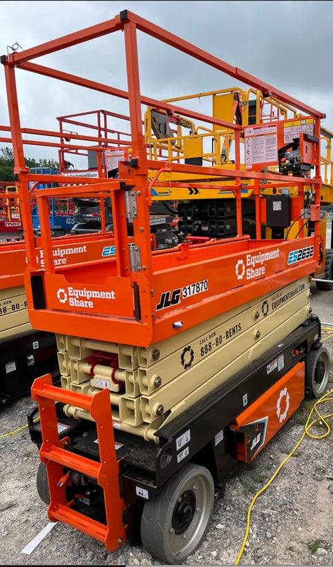 2023 JLG ES2632