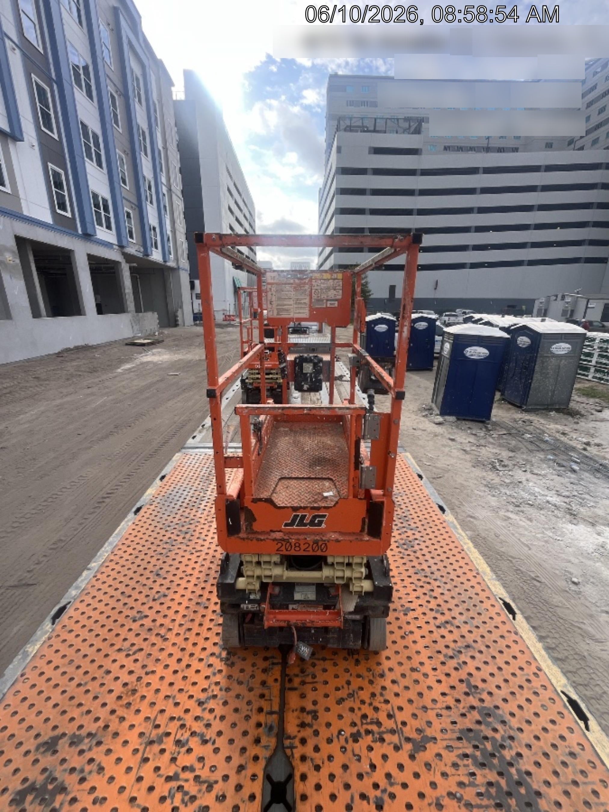 2022 JLG ES1330L