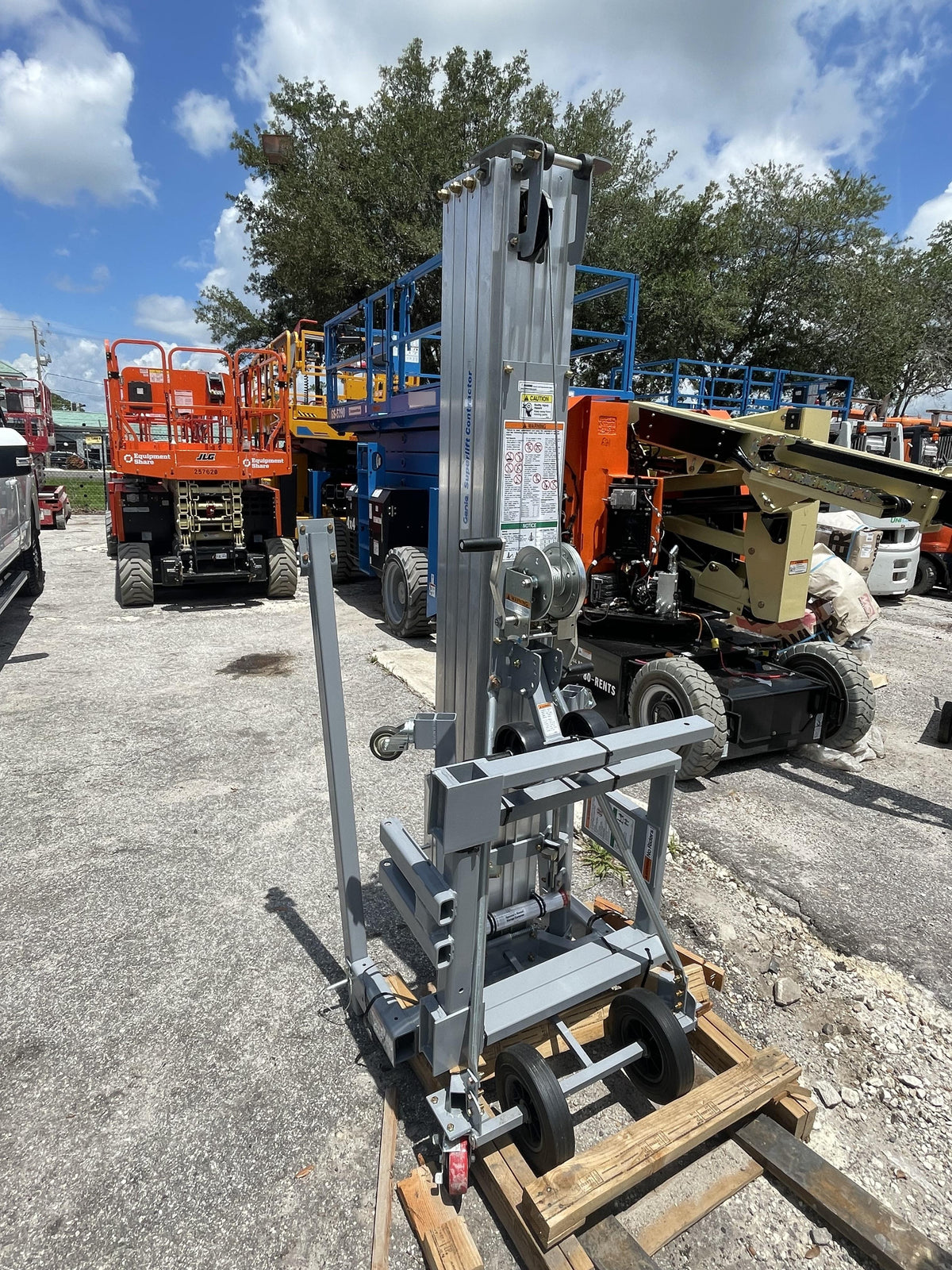 2023 GENIE SLC-24
