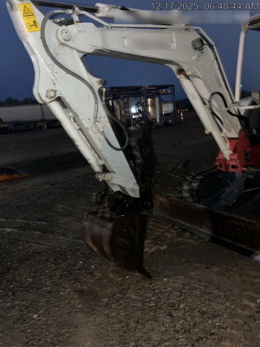 2023 TAKEUCHI TB235-2R