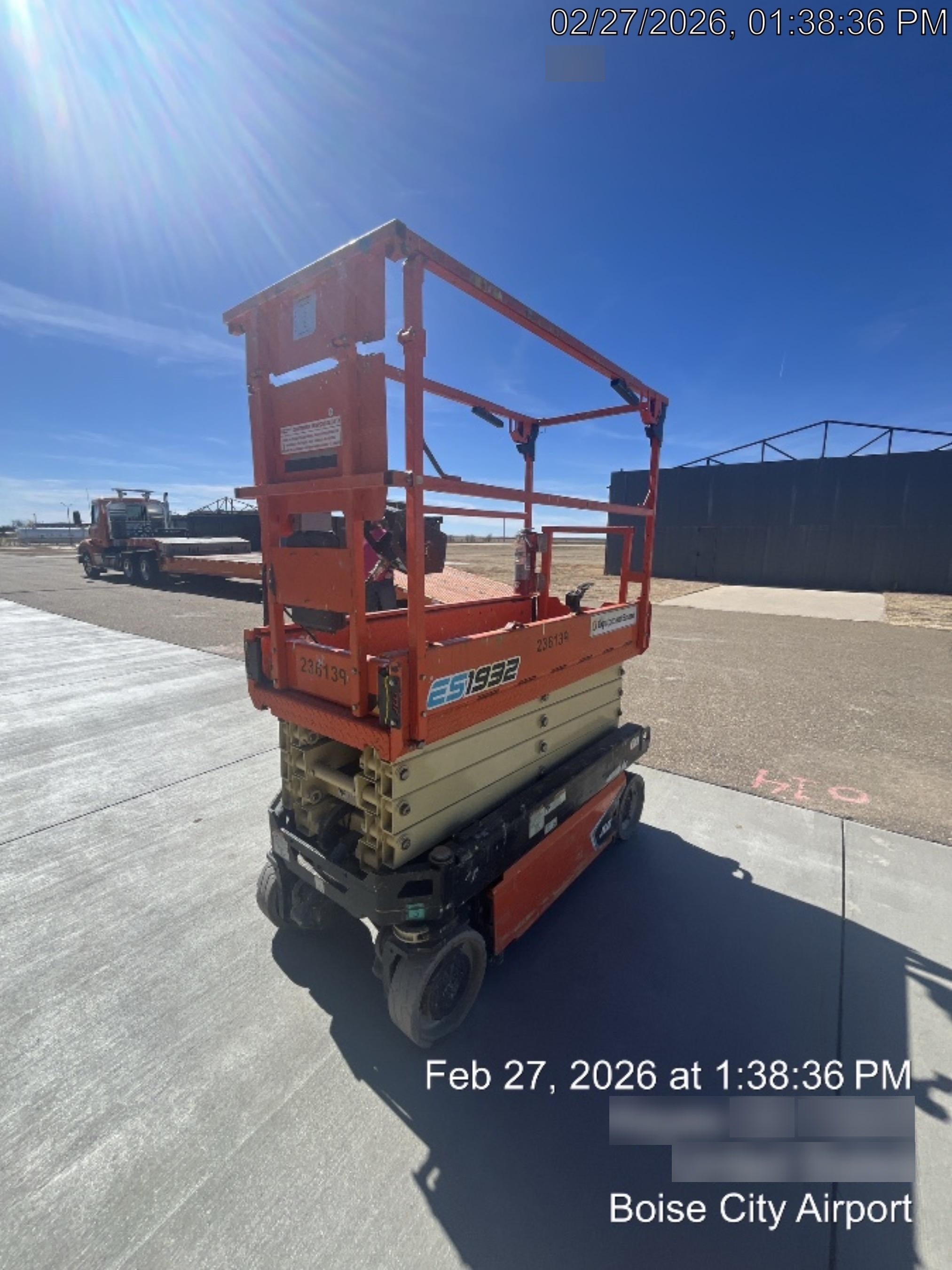 2022 JLG ES1932