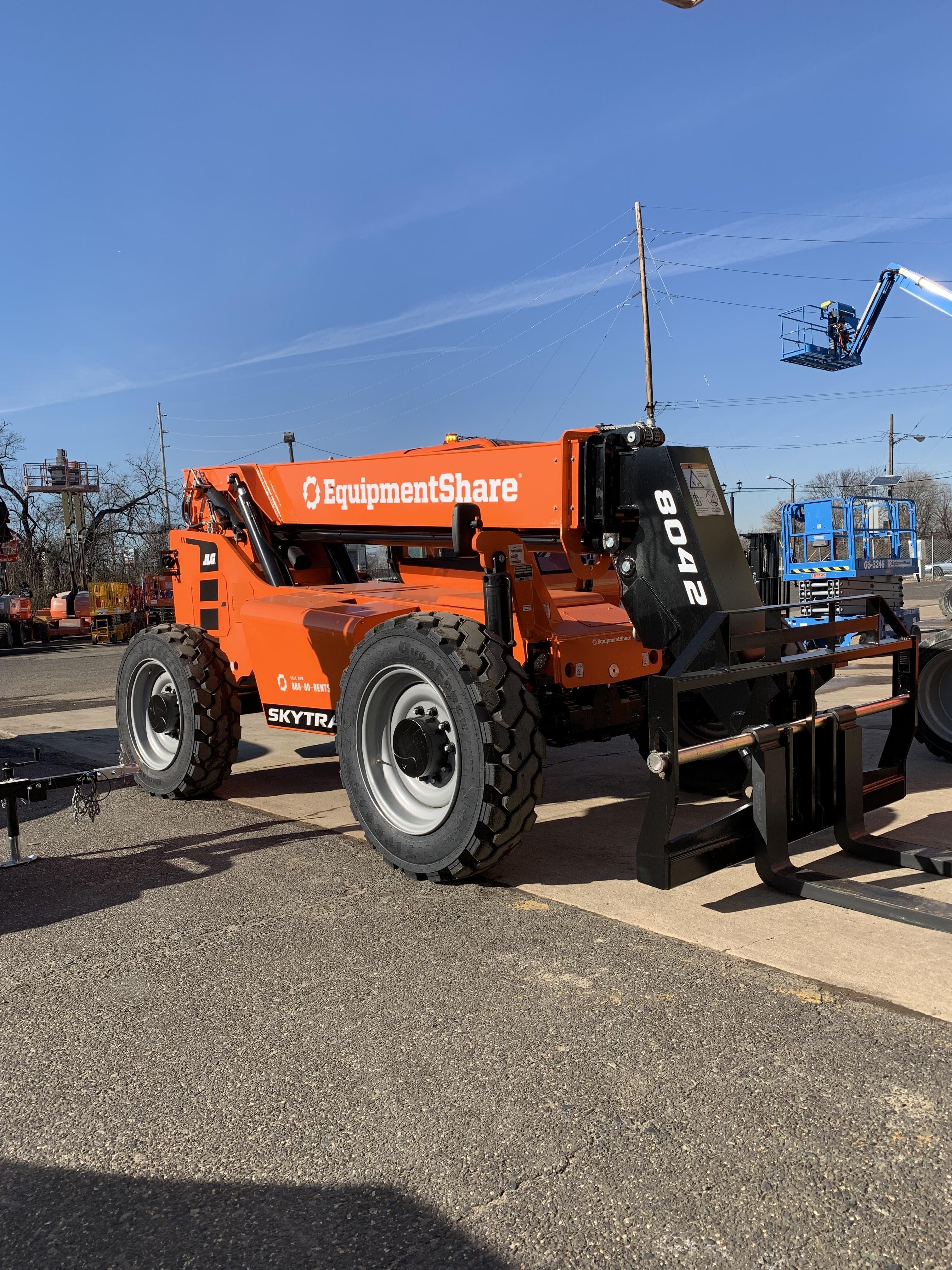 2022 SKYTRAK 8042
