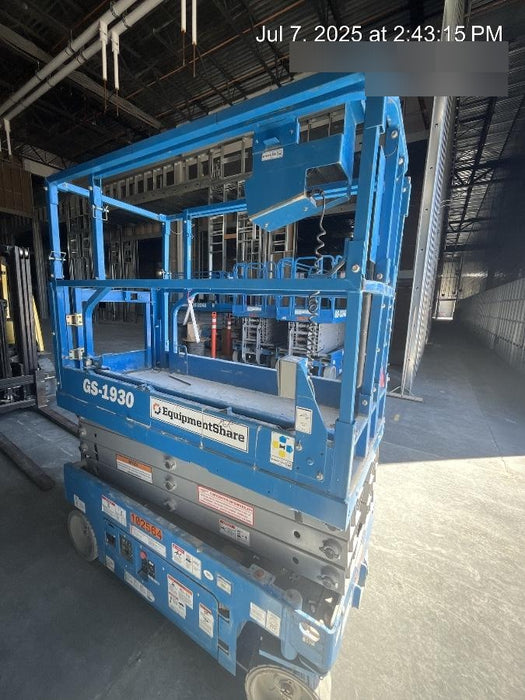 2020 Genie GS-1930 Solid Non Marking Tires, Beacon, Folding rails with half height swing gate, 800W Inverter