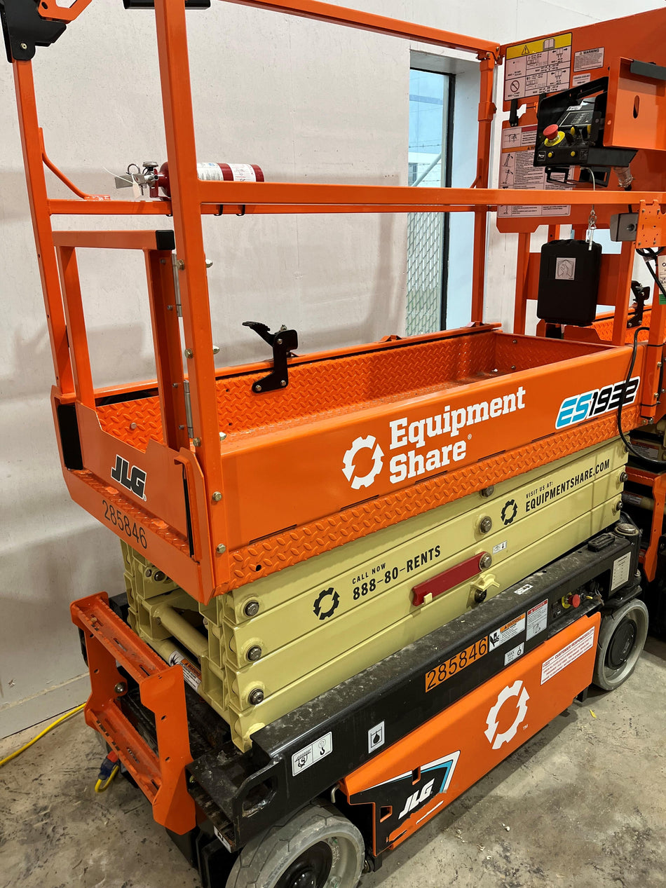 2022 JLG ES1932