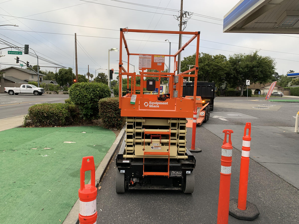 2022 JLG ES3246