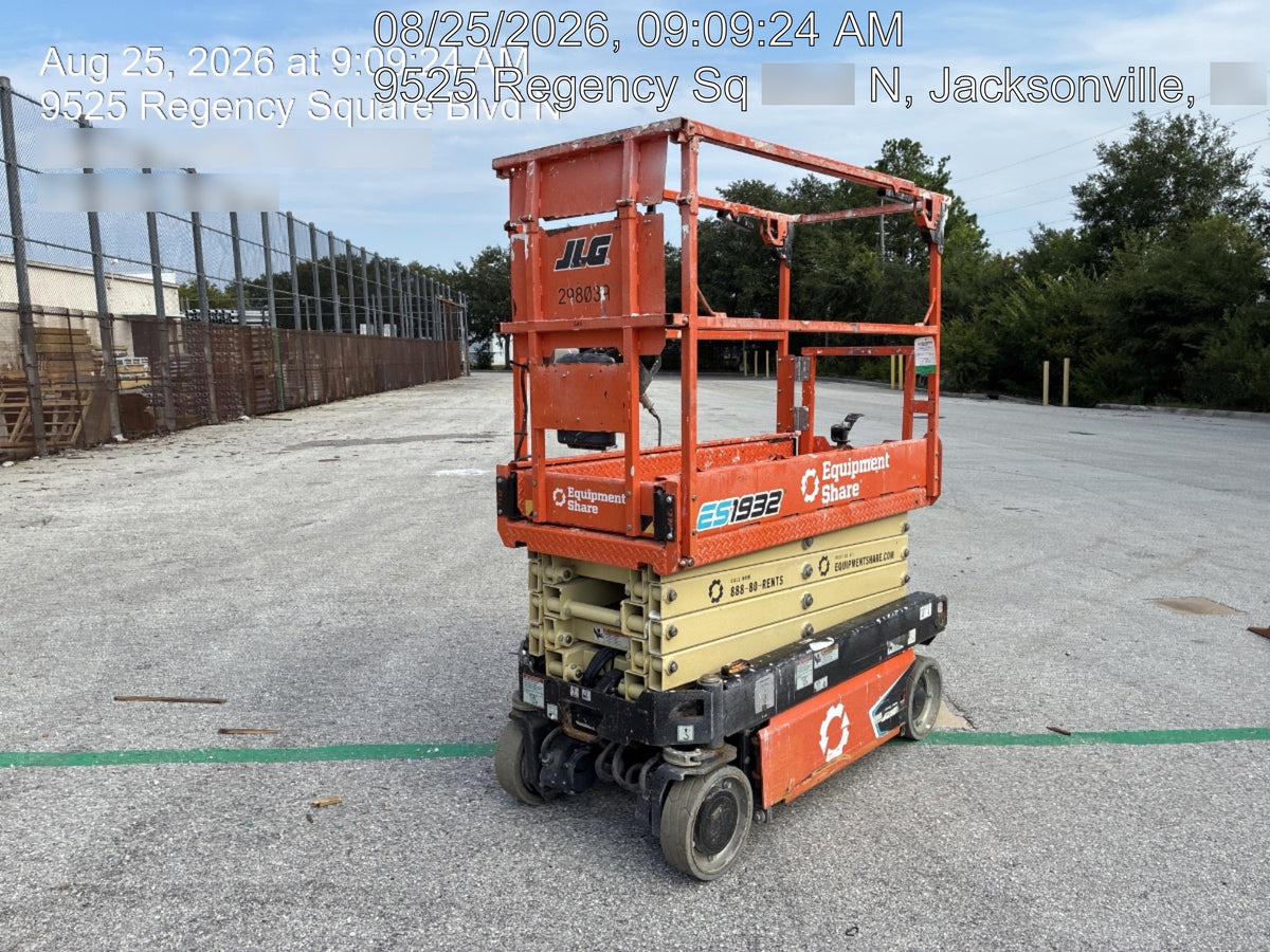 2023 JLG ES1932