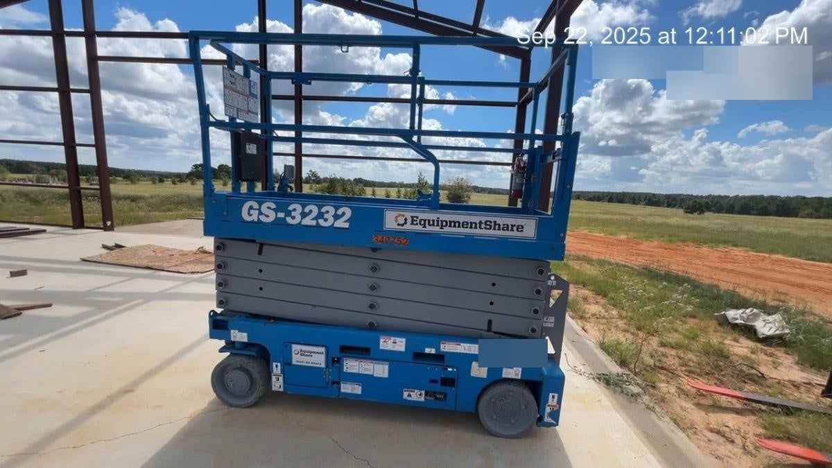 2023 GENIE GS-3232