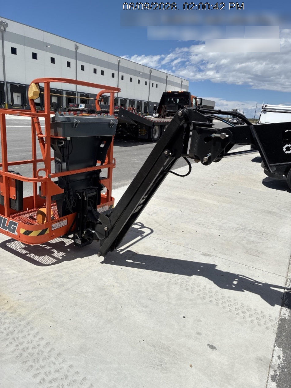 2024 JLG E300AJP