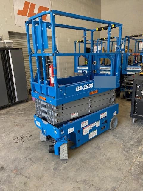 2020 Genie GS-1930 Solid Non Marking Tires, Beacon, Folding rails with half height swing gate, 800W Inverter