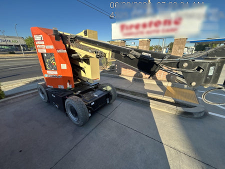 2025 JLG E300AJP
