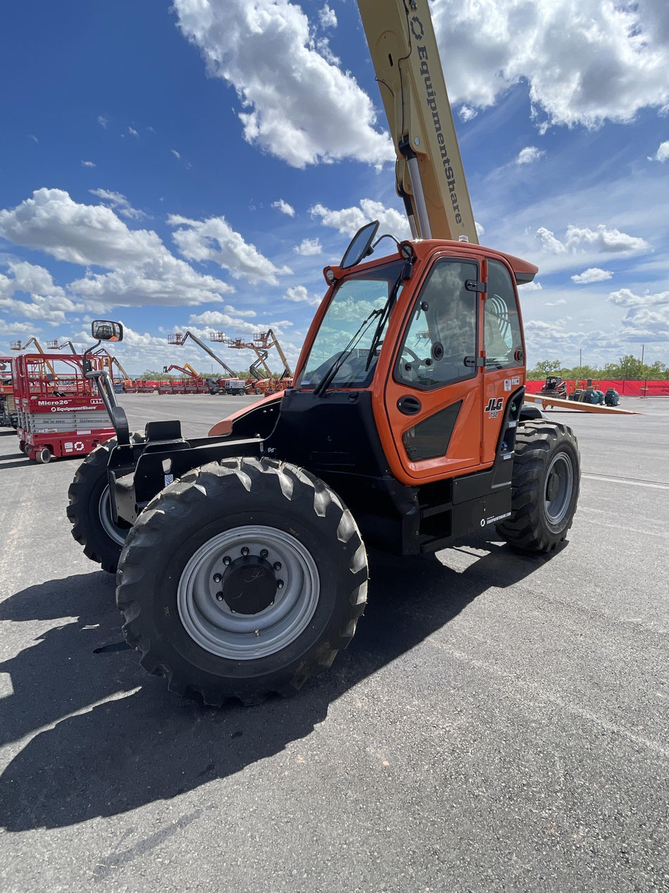 2025 JLG 1732