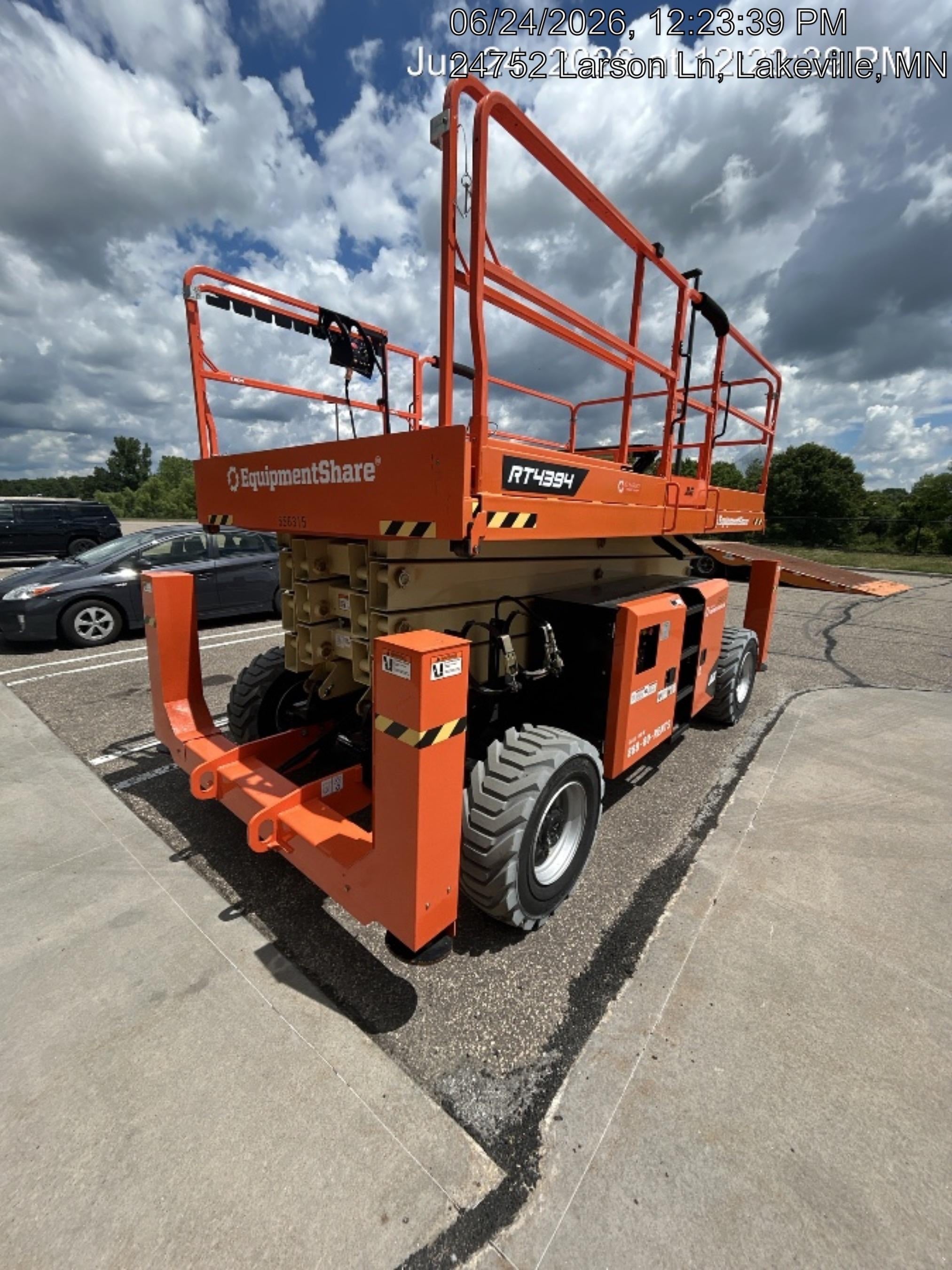2025 JLG RT4394