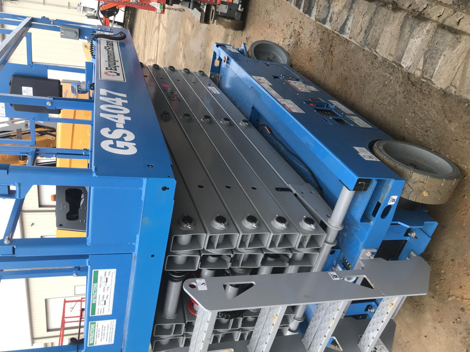 2019 Genie GS-4047 Folding rails with half height swing gate