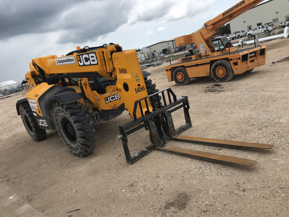 2019 JCB 509-42 Cab/Heat/Air, 74 HP, Solid Tires, STD Worklight, Beacon, Aux Hydraulics, Lifting Eye, Back up Alarm w/66" Carriage/60" Forks