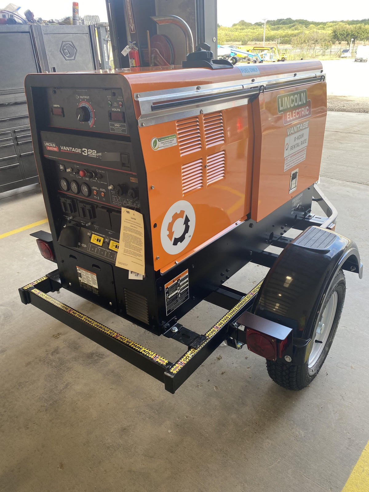 2021 Lincoln Electric Vantage 322 Vantage 322 Ready Pak 3 w/ Decals, ORANGE (includes trailer, cable rack, fender light kit) NO Telematics