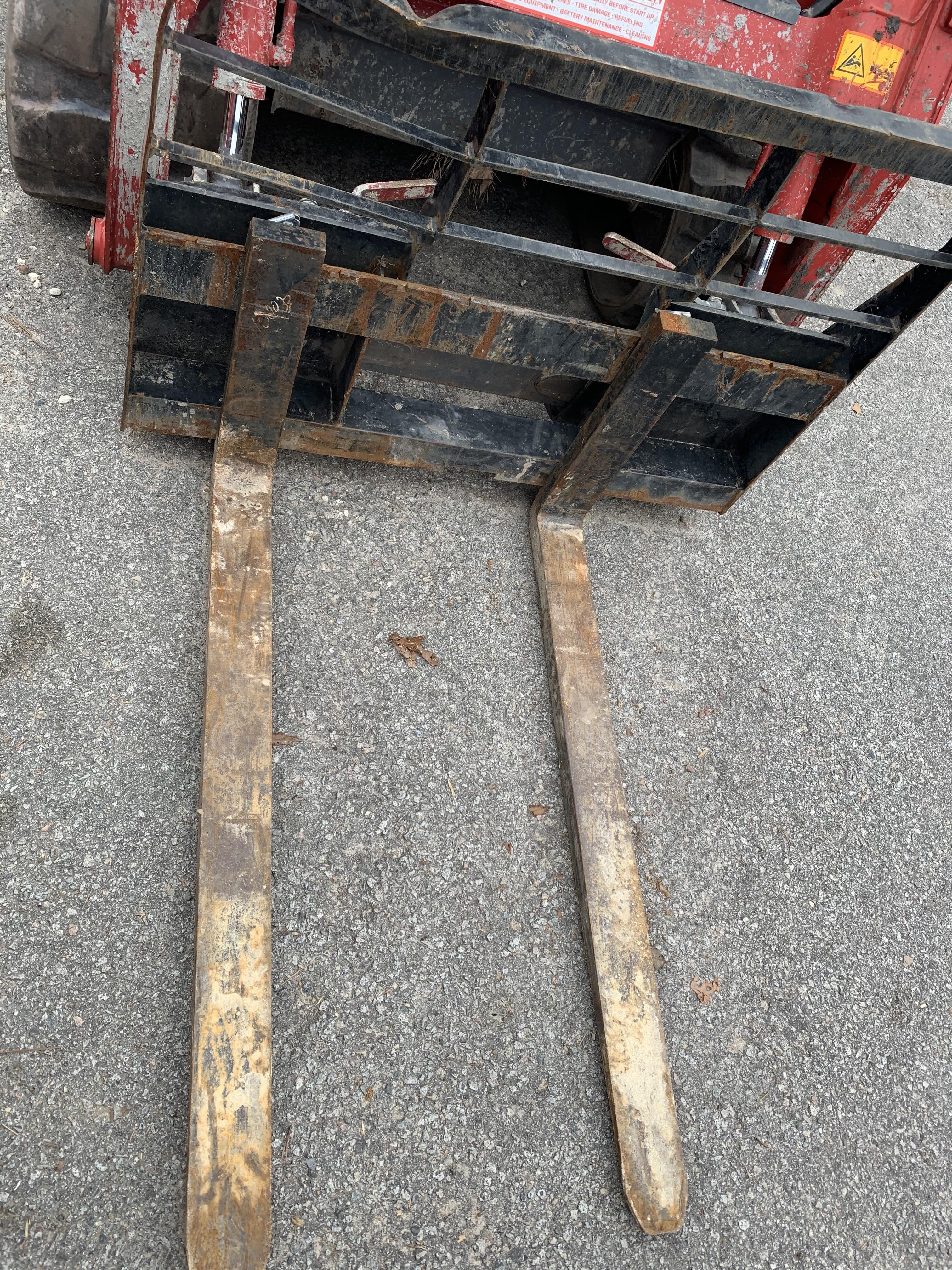 2019 ARROW MATERIAL HANDLING 60" Pallet Forks - Arrow