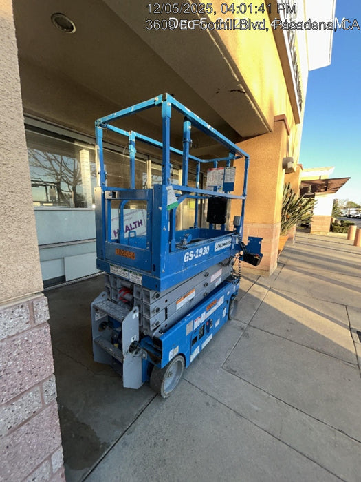 2020 Genie GS-1930 Solid Non Marking Tires, Beacon, Folding rails with half height swing gate, 800W Inverter