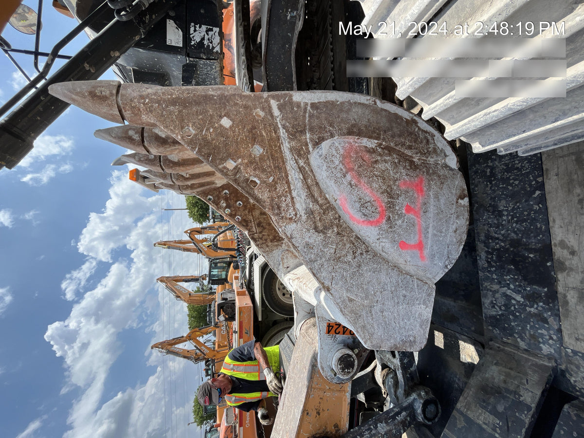 2015 CASE 42" Bucket - Case