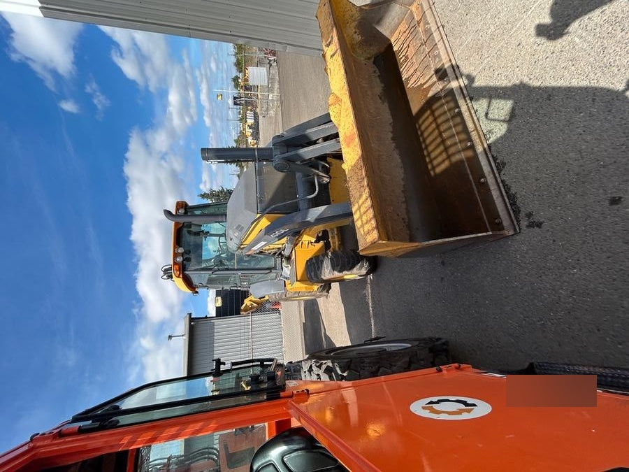 2020 John Deere 410L - Extendable Stick Cab/Heat/Air, 4WD, Extendable Stick, Pilot Controls, 2 Way Hydraulics, TAG Manual QC