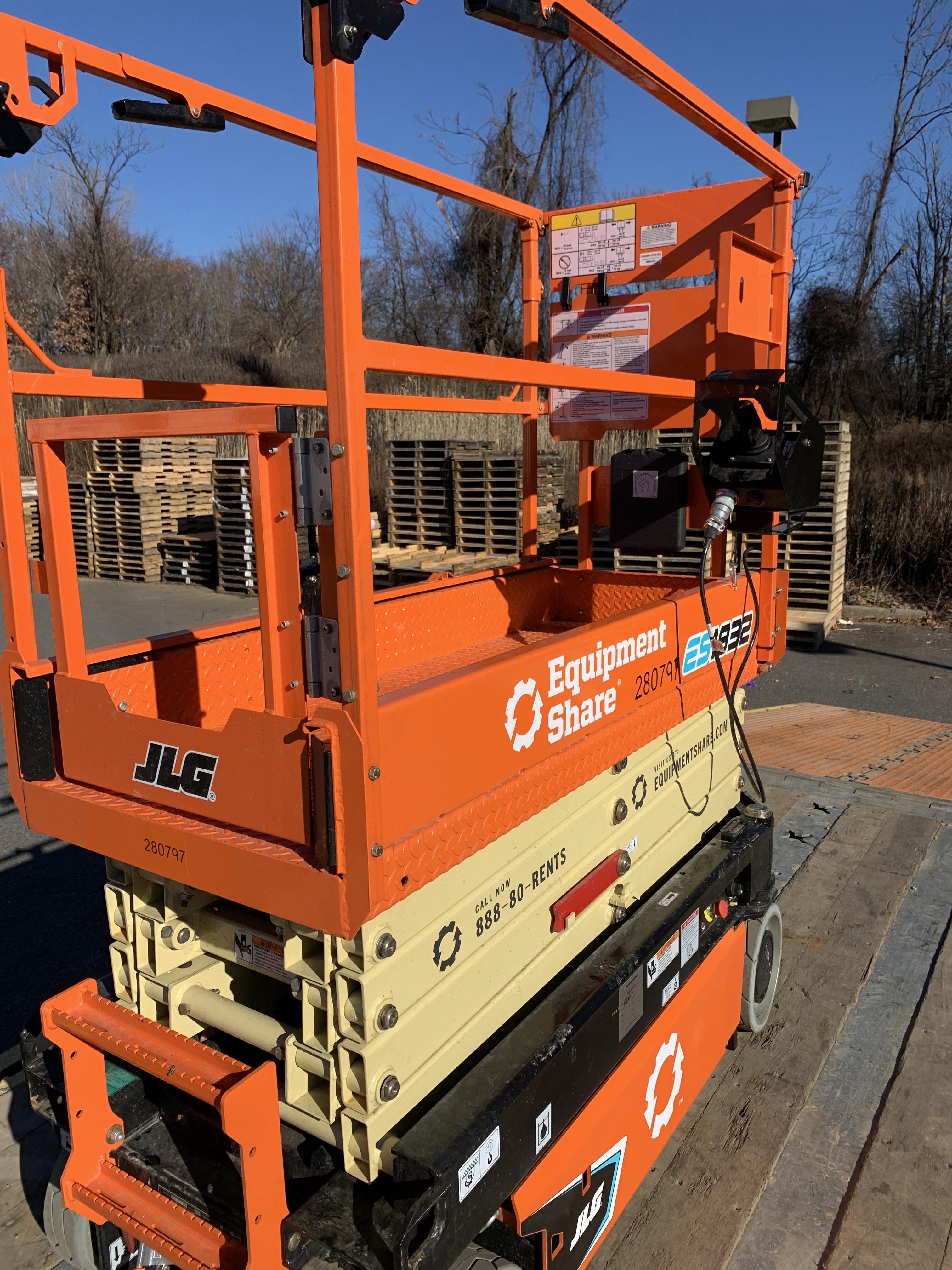 2022 JLG ES1932
