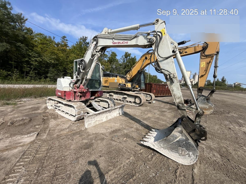 2016 TAKEUCHI TB280FR