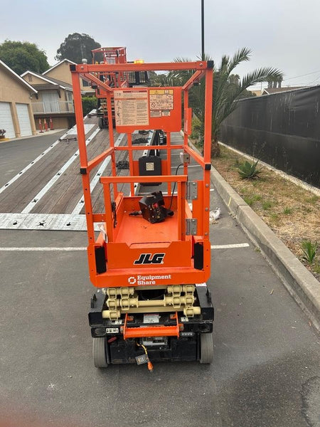 2022 JLG ES1330L