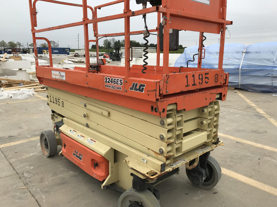 2016 JLG 3246ES