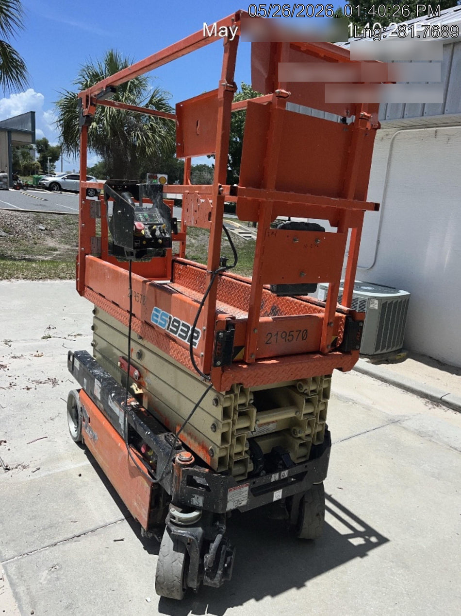 2022 JLG ES1932