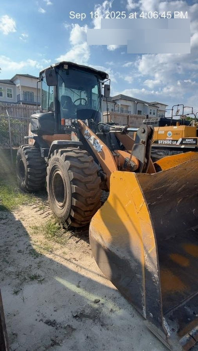 2018 Case 521G CLOSED CAB, JRB 416 STYLE HYD COUPLER