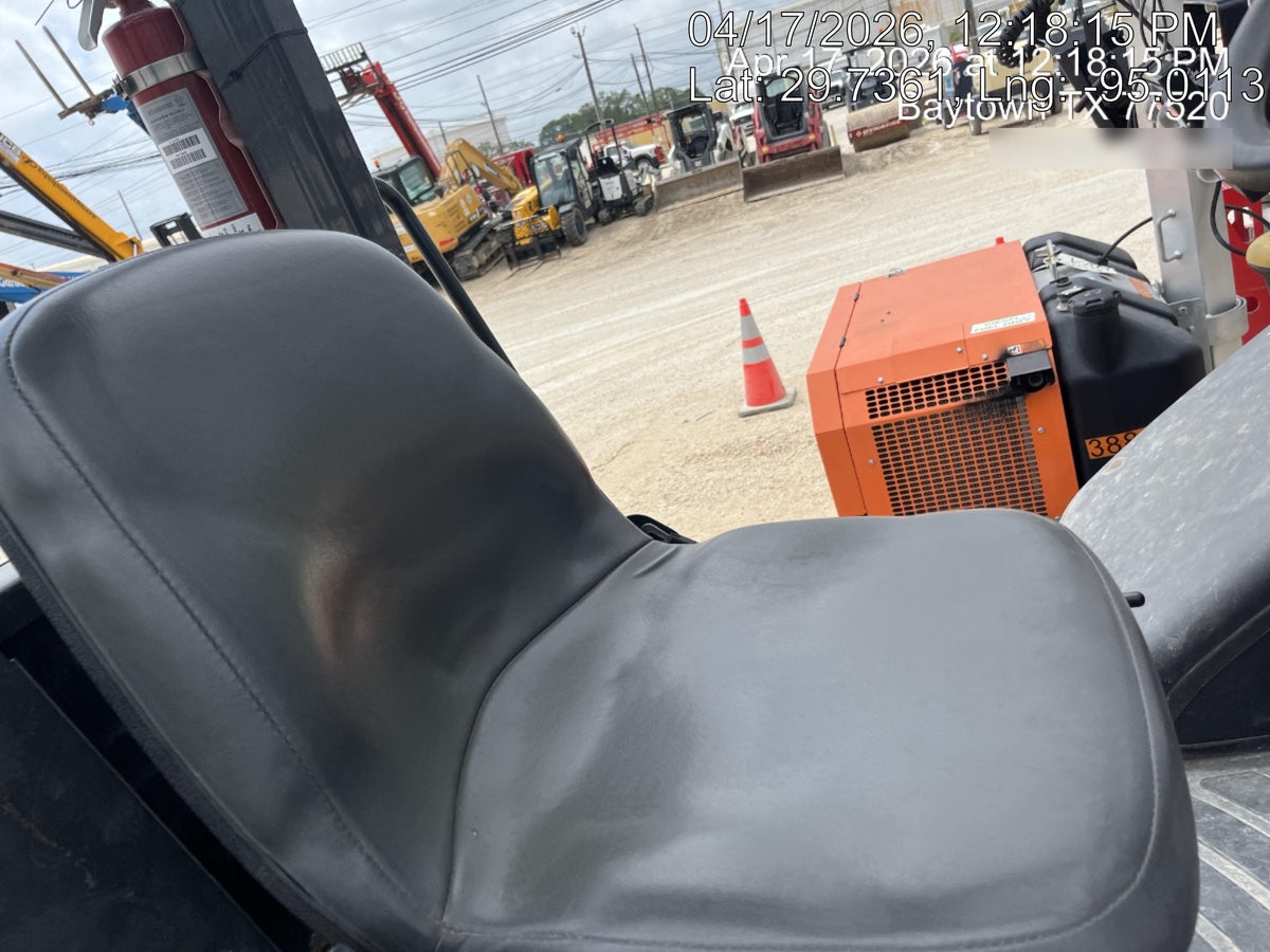 2019 CASE 588H