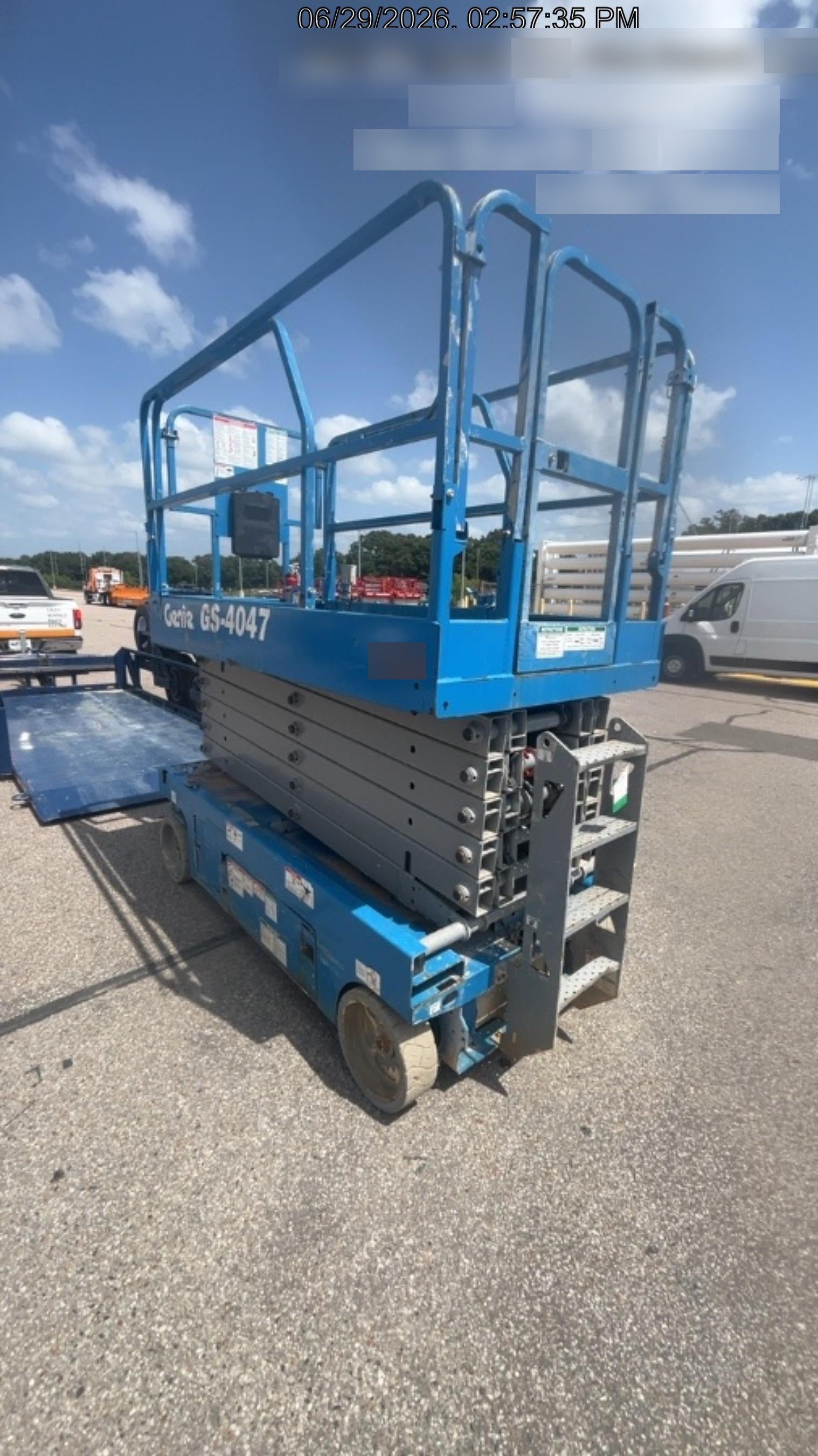 2019 Genie GS-4047 Folding rails with half height swing gate