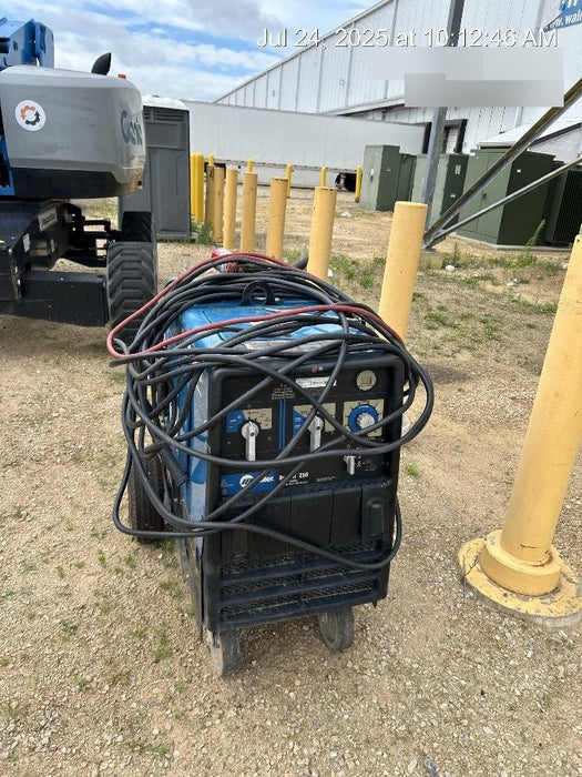 2019 Miller Electric BOBCAT 250 951600 PKG-250 amp Propane Welder, Standard w/Running Gear, Bracket, Hose"250 amp Propane Welder, Standard w/Running Gear, Bracket, Hose
