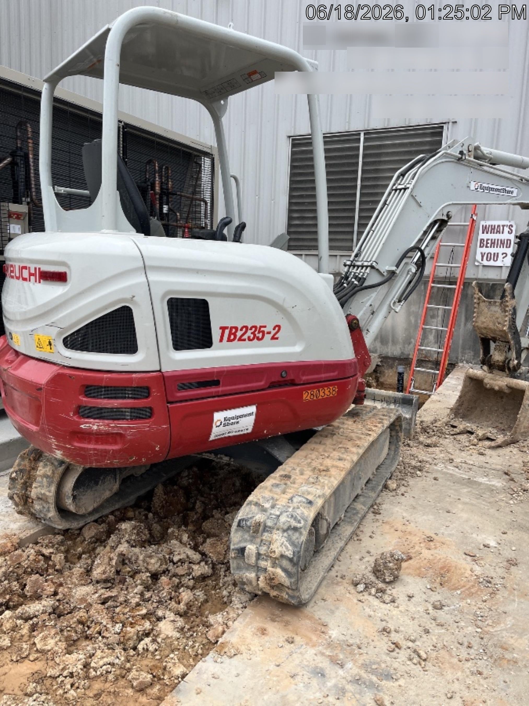 2022 TAKEUCHI TB235-2R