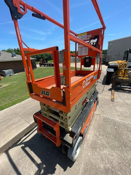 2023 JLG ES1932