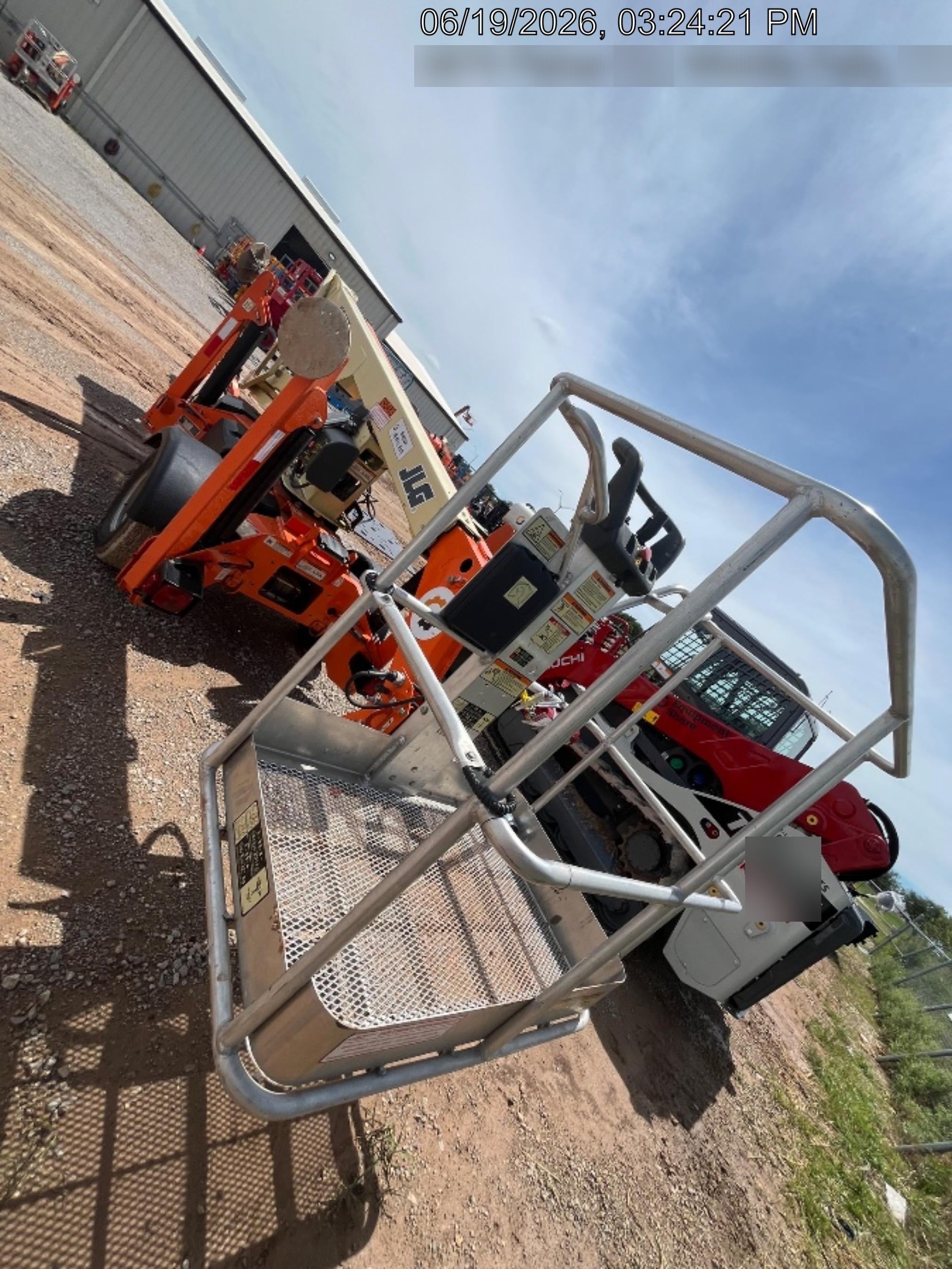 2023 JLG T350