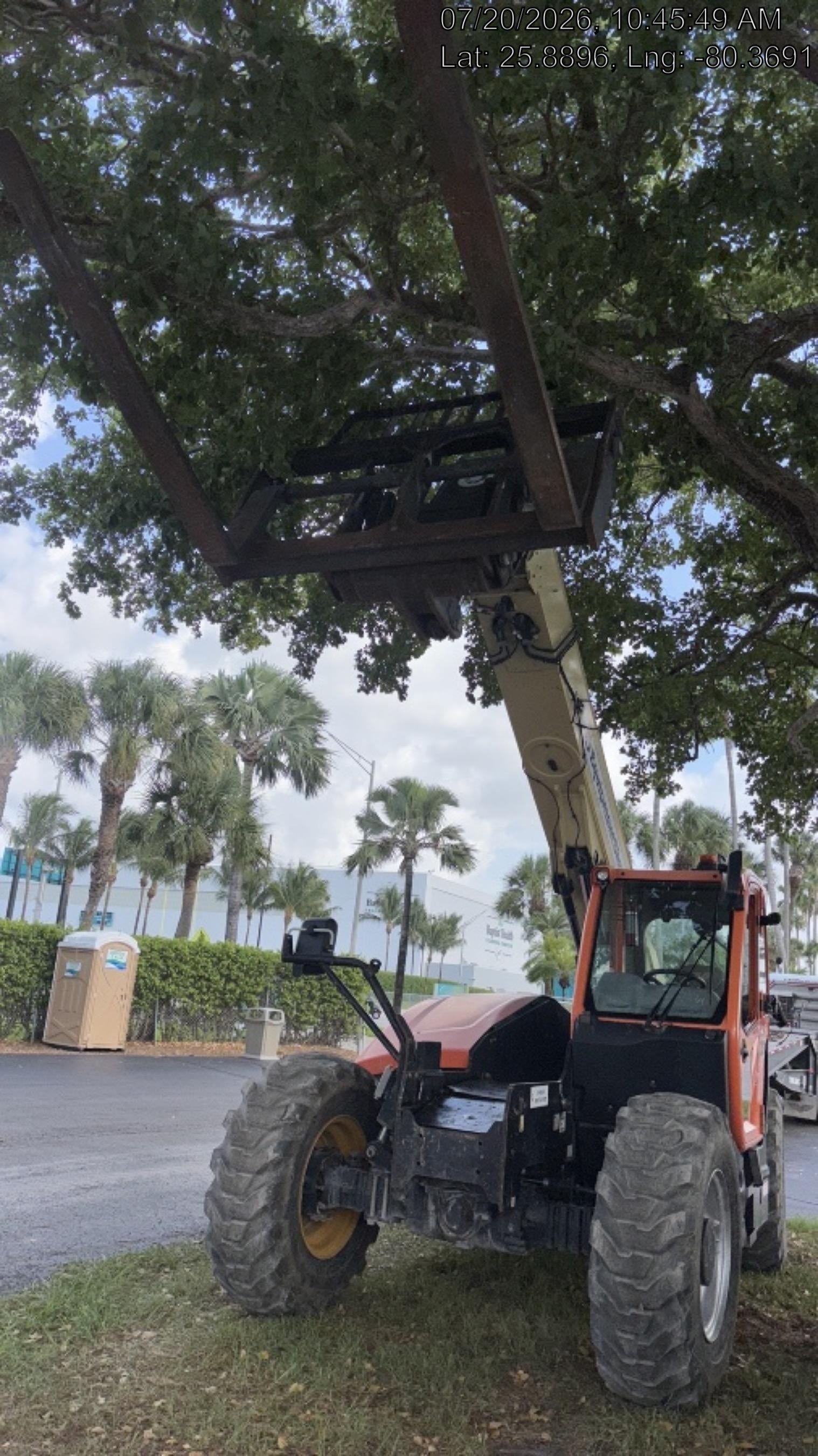 2021 JLG 1732