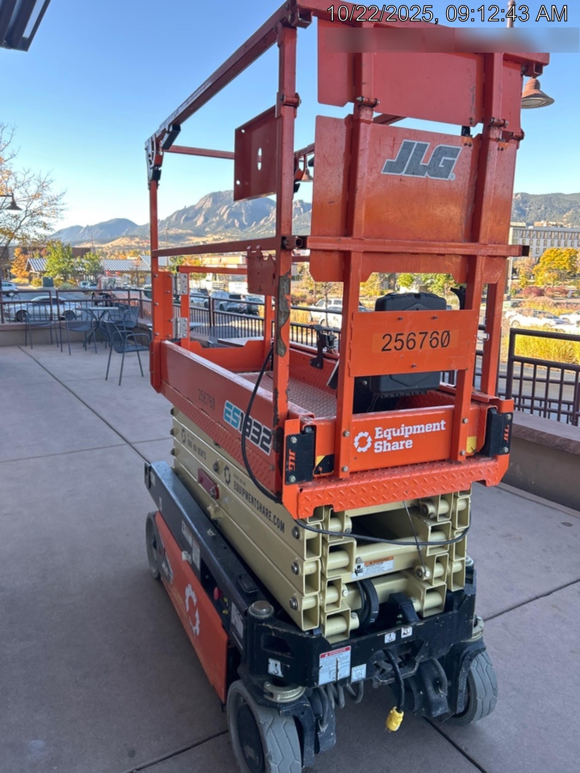 2022 JLG ES1932