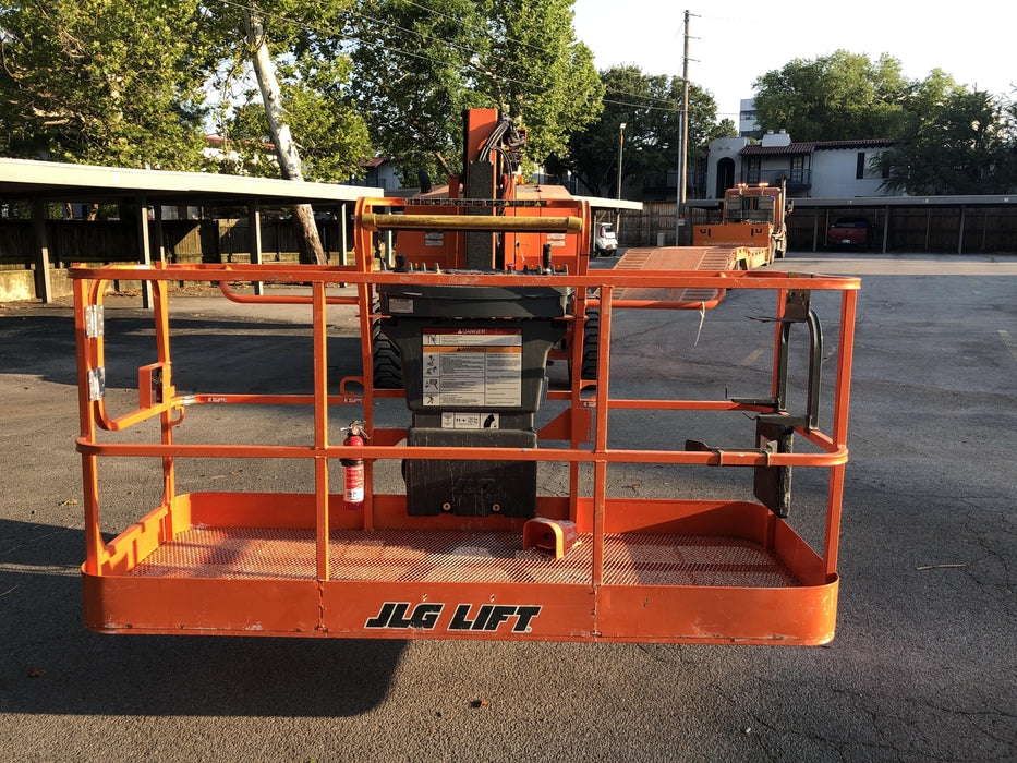 2019 JLG 800AJ