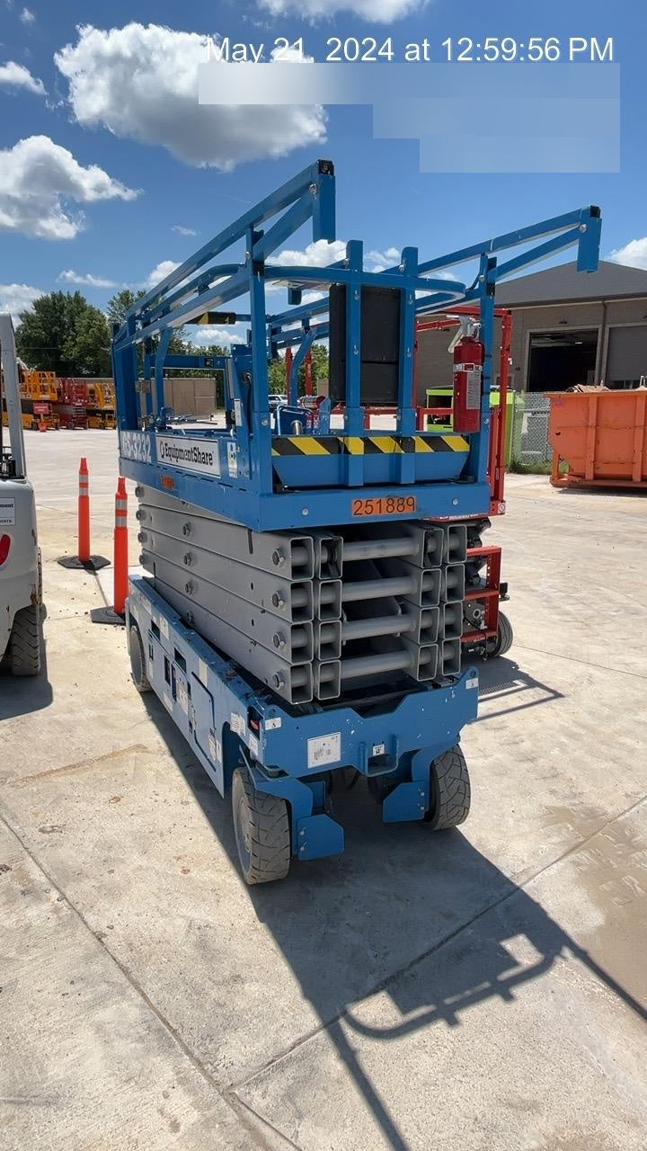 2022 GENIE GS-3232