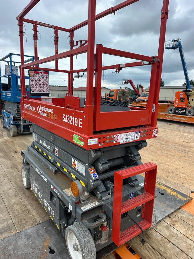 2024 Skyjack SJ3219 Electric Drive, Sld NM Tires, DBcns, RFRails, Power to Platform, T3 + Access Control